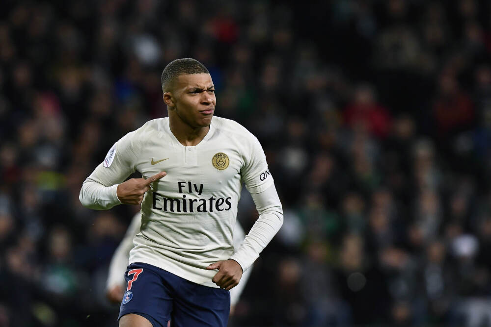 德天空: 拜仁不再视阿方索为非卖品, 但他本人很想长期留队